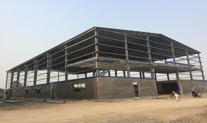 Ứng Dụng Nh&agrave; Th&eacute;p Tiền Chế V&agrave;o X&acirc;y Dựng Nh&agrave; Xưởng 674x400 - Ứng Dụng Của Nh&agrave; Th&eacute;p Tiền Chế&nbsp;Trong X&acirc;y Dựng