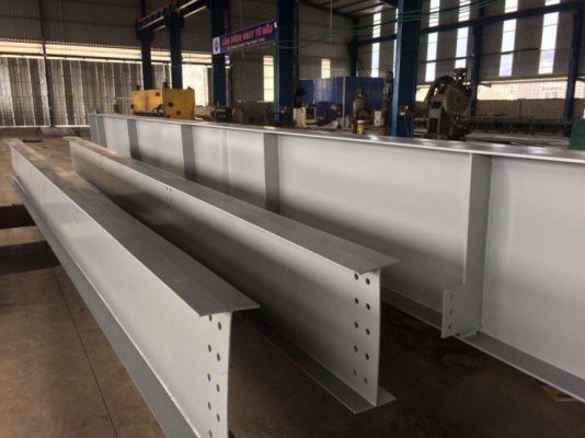 Sự hoàn thiện của một công trình phần lớn phụ thuộc vào tiến trình sản xuất kết cấu thép đạt chuẩn. Quy trình gia công sản xuất kết cấu thép nhà thép tiền chế hay gia công cấu kiện thép